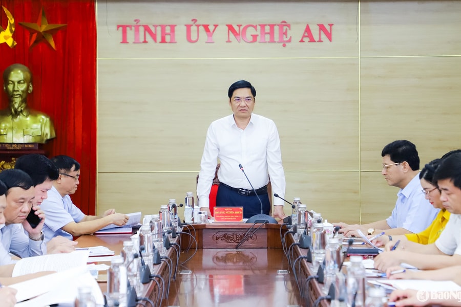 Thường trực Tỉnh ủy Nghệ An làm việc với các cơ quan tham mưu, giúp việc Tỉnh ủy