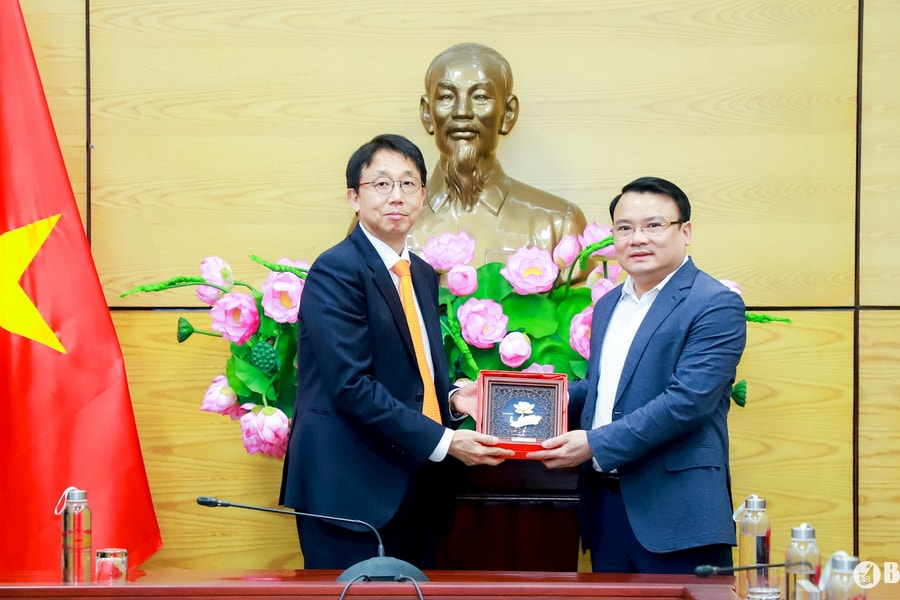 Phó Chủ tịch UBND tỉnh Nghệ An Phùng Thành Vinh làm việc với Tập đoàn lớn thứ 2 Hàn Quốc