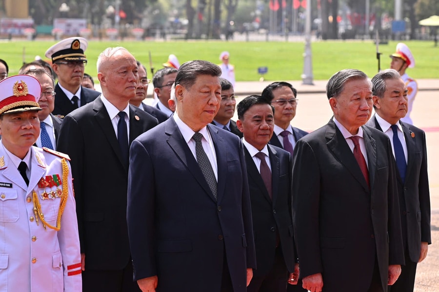 Tổng Bí thư Tô Lâm và Tổng Bí thư Tập Cận Bình vào Lăng viếng Chủ tịch Hồ Chí Minh