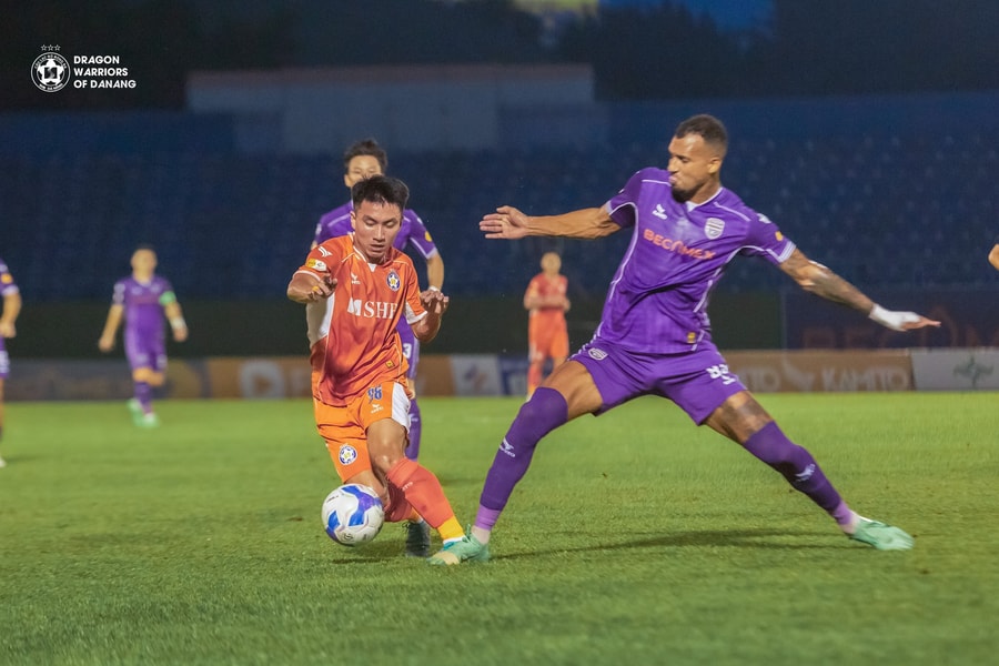 SHB Đà Nẵng xuống đáy, cuộc đua trụ hạng V.League nóng như lửa