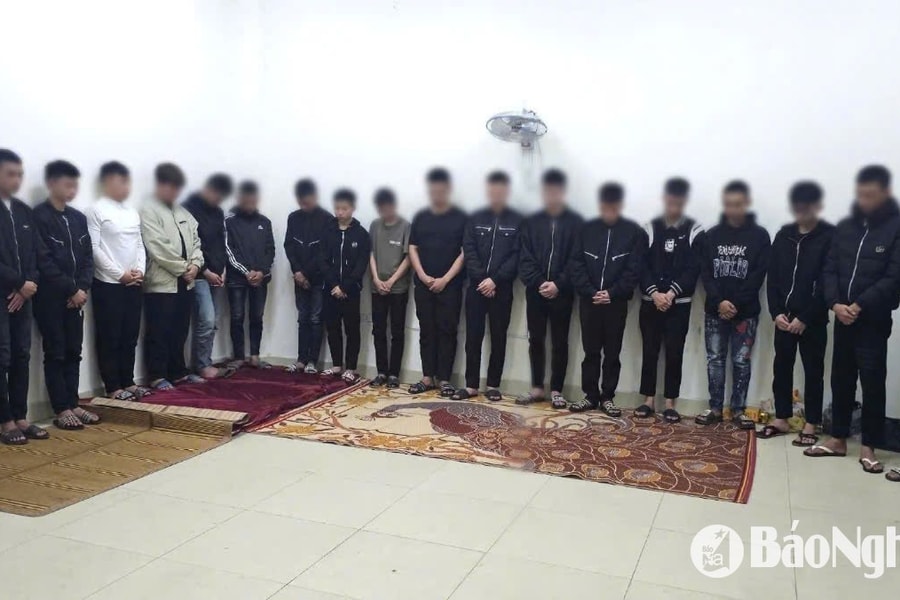 Tạm giữ 13 đối tượng sử dụng hung khí gây rối trật tự công cộng‎