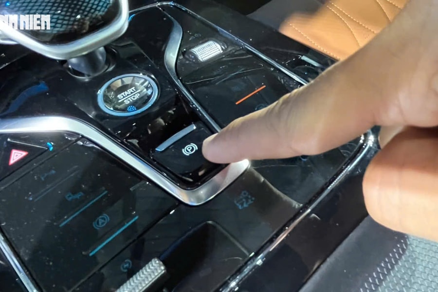 Mẹo sử dụng phanh tay điện tử trên ô tô không phải ai cũng biết