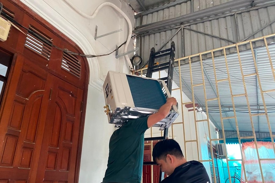 Nghệ An: 'Cháy' thợ điều hòa