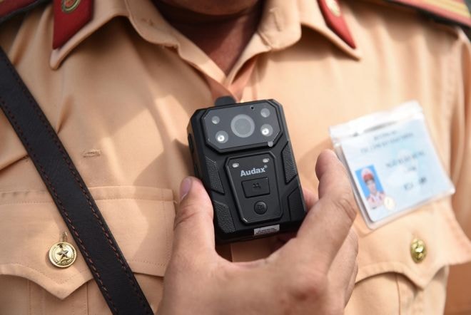 Khi dừng xe để kiểm soát, CSGT có phải dùng camera ghi hình lại hoạt động kiểm soát của Tổ CSGT không?