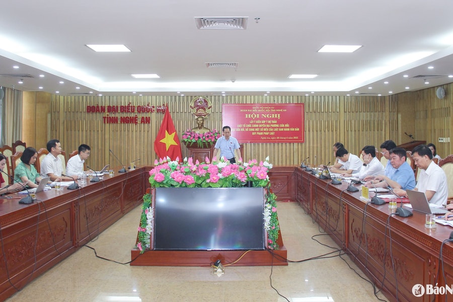 Đoàn đại biểu Quốc hội tỉnh Nghệ An lấy ý kiến góp ý dự thảo Luật Tổ chức chính quyền địa phương (sửa đổi)