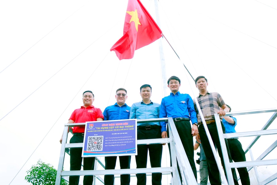 Thành đoàn Vinh khánh thành công trình 'Tái dựng Cột cờ Đại Thắng' chào mừng 30/4