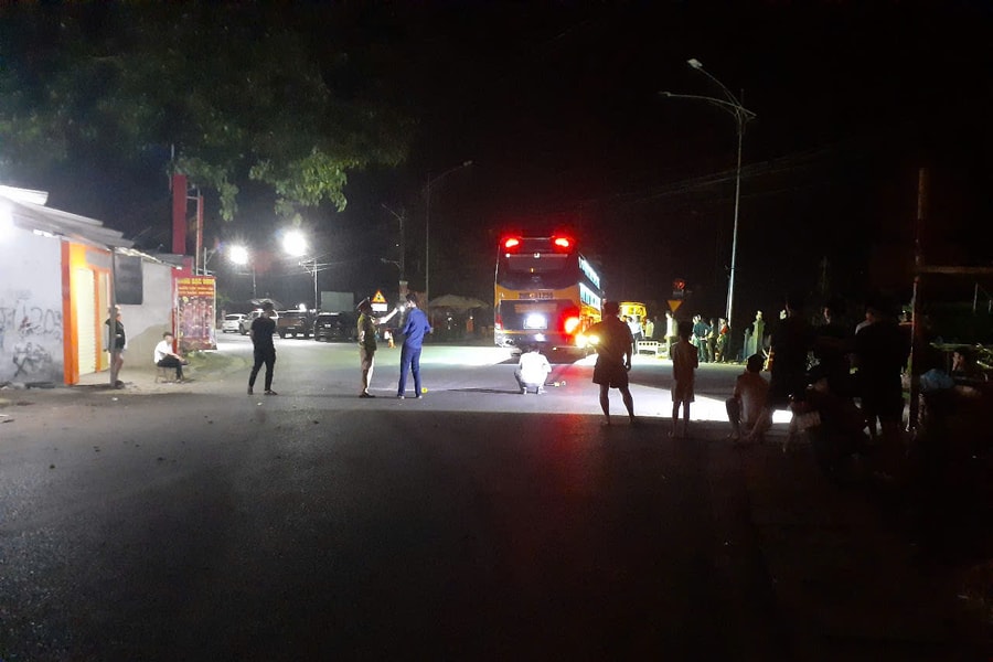 Nghệ An: Va chạm giữa xe máy và ô tô tại ngã tư khiến một người tử vong