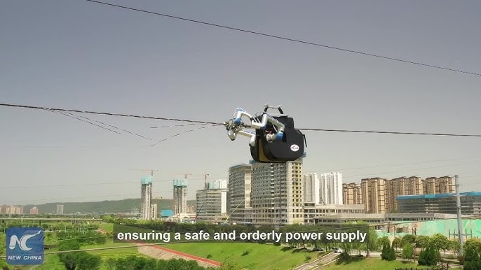 Trung Quốc sử dụng robot thay con người bảo trì đường dây điện cao thế