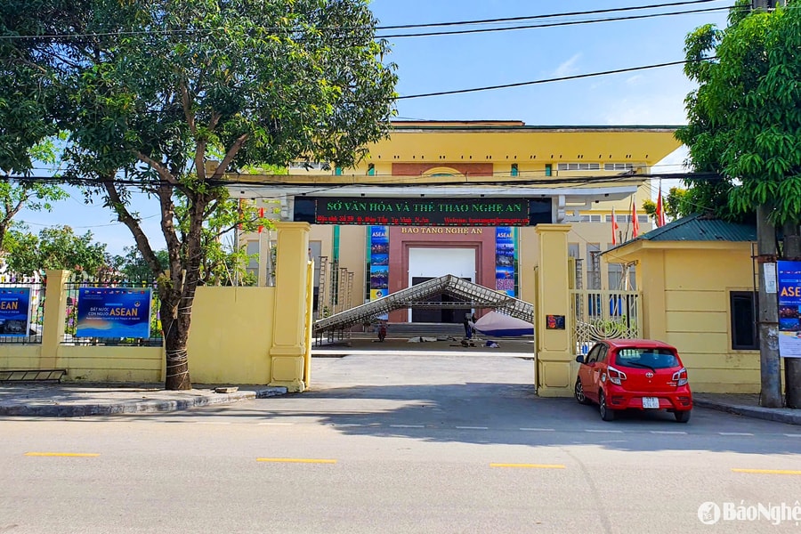 Phòng trưng bày chuyên đề Bảo tàng Nghệ An mở cửa trở lại với triển lãm ảnh 'Đất nước, con người ASEAN'