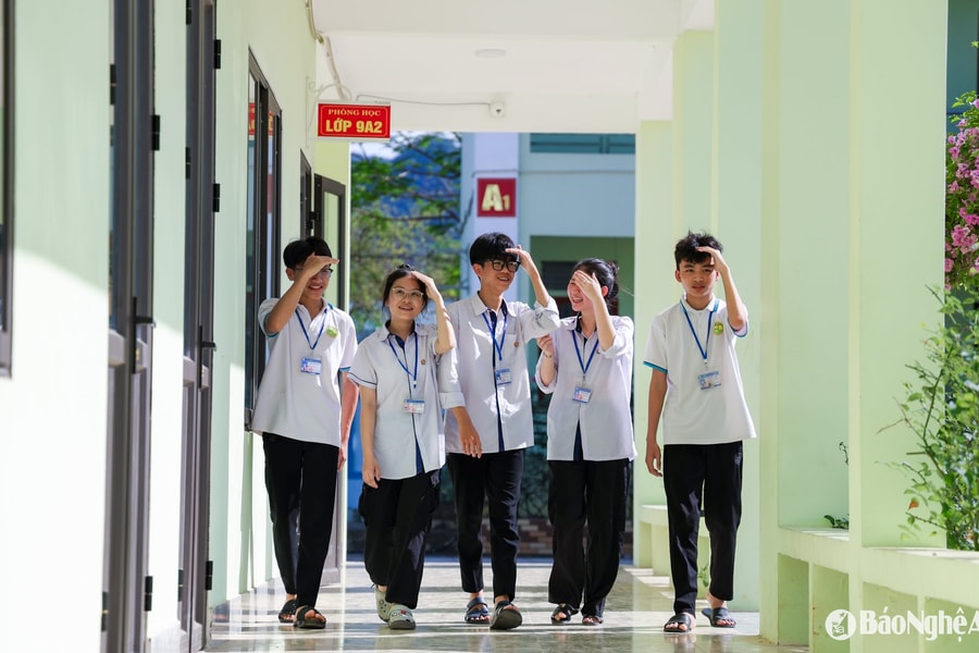 Giáo viên vùng cao Nghệ An 'chạy đua' với thời gian, cùng học sinh ôn thi vào lớp 10