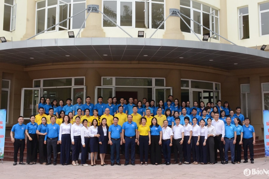 Ra quân hưởng ứng Tháng vận động triển khai bảo hiểm xã hội, bảo hiểm y tế