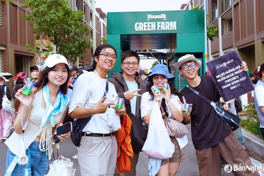 400 phép thử, 200 kiểm định: Vinamilk đặt lại chuẩn sữa tươi Việt