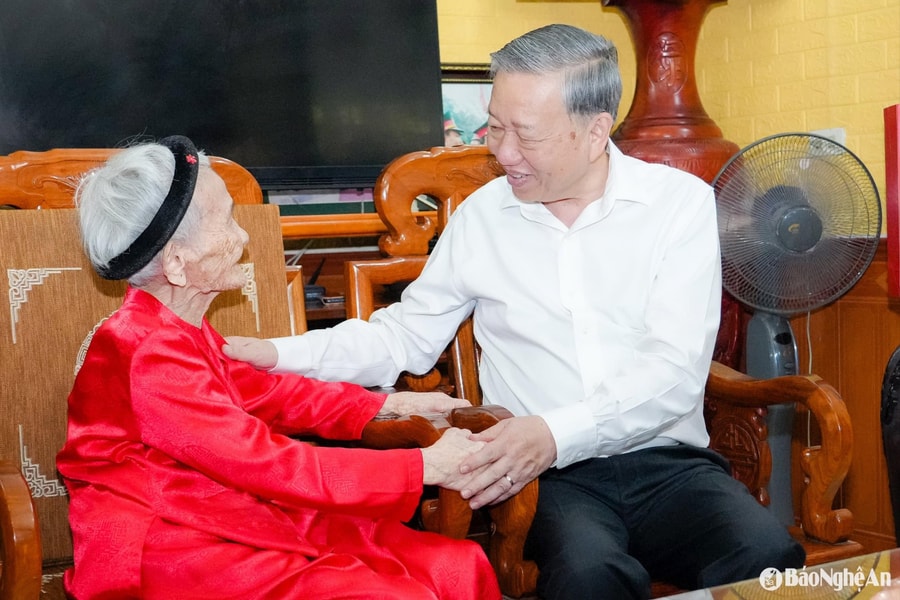 Tổng Bí thư Tô Lâm thăm, tặng quà Mẹ Việt Nam Anh hùng tại Nghệ An