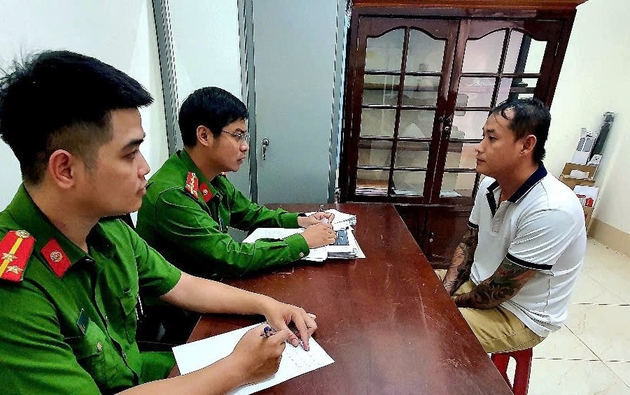 Bắt giữ đối tượng thuê 3 ô tô tự lái mang đi cầm cố