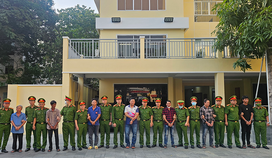 Triệt phá đường dây buôn lậu xăng dầu quy mô lớn