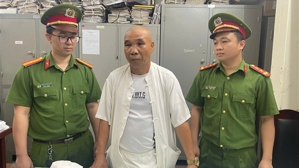 Bắt giam tài xế gây rối trật tự, tấn công Cảnh sát