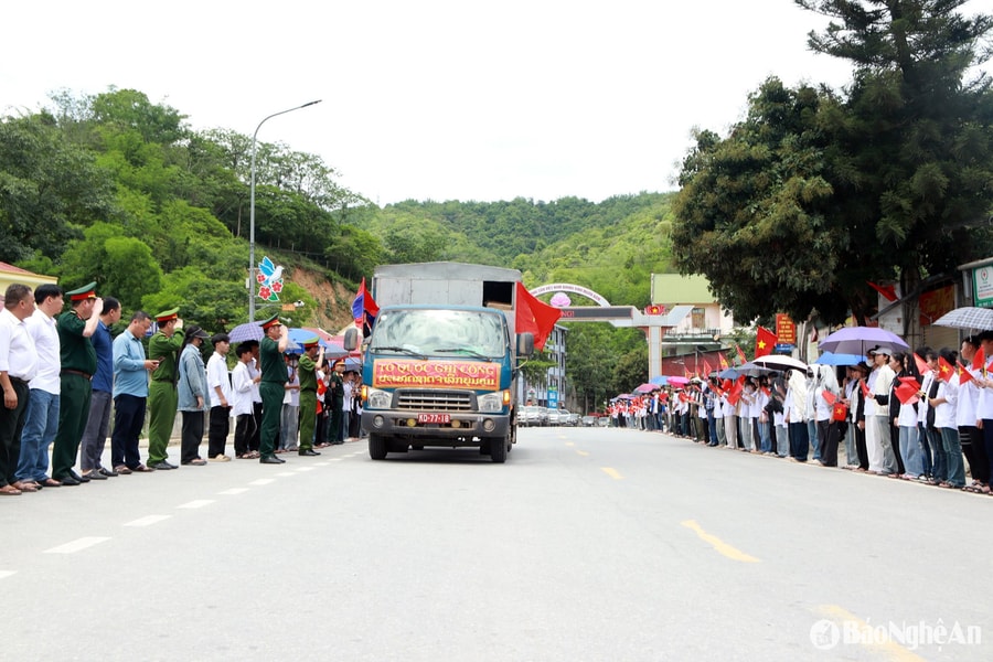 Nghệ An đón 76 hài cốt liệt sĩ quân tình nguyện, chuyên gia Việt Nam hy sinh tại Lào
