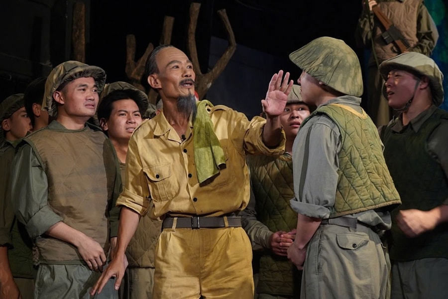 2 nghệ sĩ thể hiện vai Bác Hồ nhiều nhất trên sân khấu là ai?