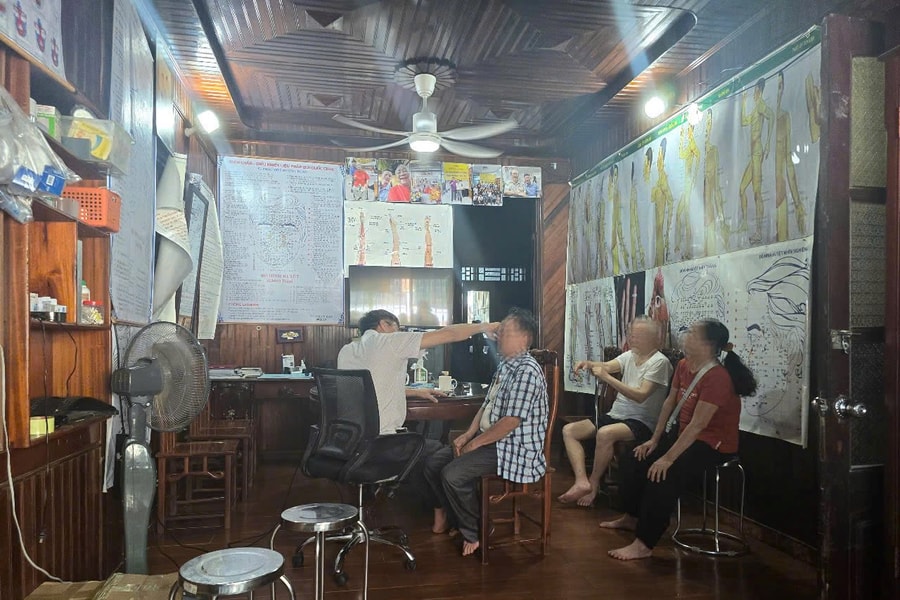 Mục sở thị cơ sở chữa bách bệnh bằng cách ... uống nước