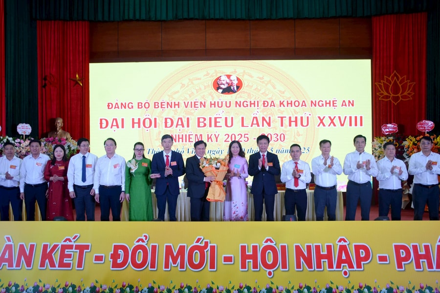 Đồng chí Nguyễn Văn Hương tái đắc cử Bí thư Đảng ủy Bệnh viện Hữu nghị Đa khoa Nghệ An