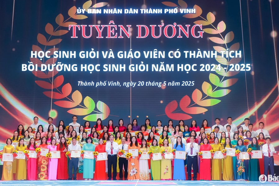 Thành phố Vinh tuyên dương 542 giáo viên, học sinh đạt thành tích cao