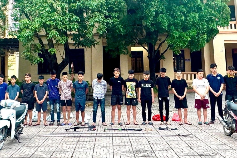 Khởi tố nhóm đối tượng dùng hung khí gây rối trật tự công cộng