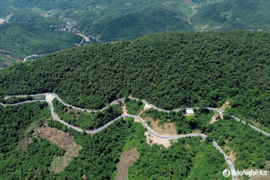 Vẻ đẹp hùng vĩ của con đèo dài nhất miền Tây Nghệ An