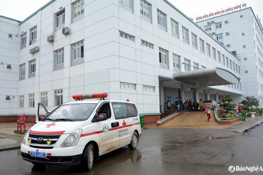 Giám đốc Sở Y tế Nghệ An yêu cầu các đơn vị trực thuộc có phương án huy động lực lượng, sẵn sàng cơ động tham gia cứu nạn, phòng chống bão số 3