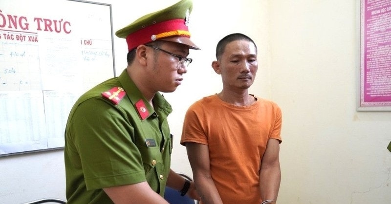 Bắt giam tài xế say xỉn lái ô tô lao lên vỉa hè khiến 3 người thương vong