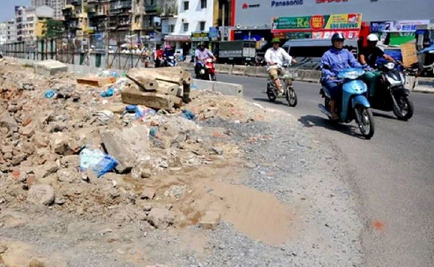 Mức phạt lỗi không bật đèn xi nhan khi rẽ đối với xe máy theo Nghị định 168