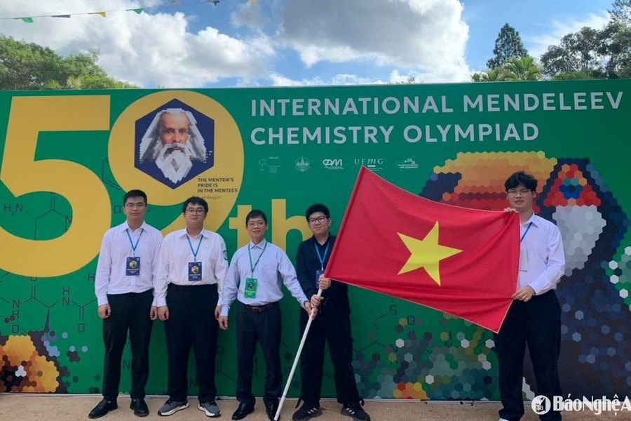 Đường đến Huy chương Vàng tại Kỳ thi Olympic Hóa học khó nhất thế giới của nam sinh trường Phan