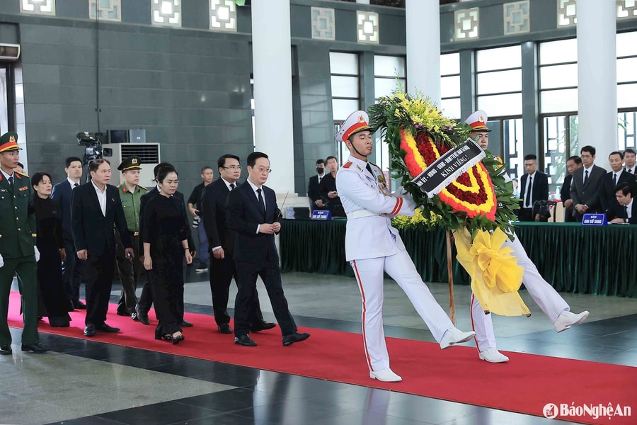 Lãnh đạo tỉnh Nghệ An viếng nguyên Chủ tịch nước Trần Đức Lương