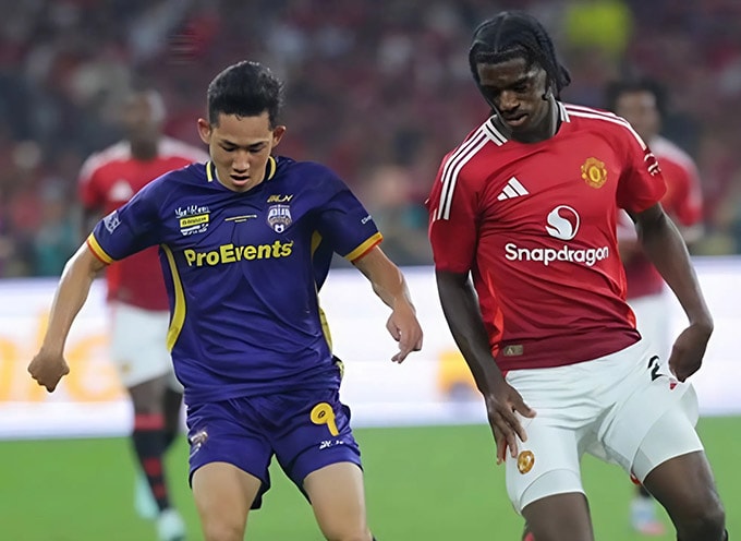 Hai Long gây ấn tượng mạnh trước MU; Chelsea đi vào lịch sử