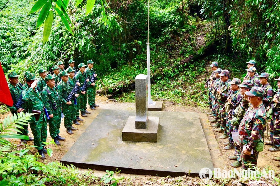 Tuần tra song phương biên giới cấp tỉnh Nghệ An - Bô Ly Khăm Xay (Lào)