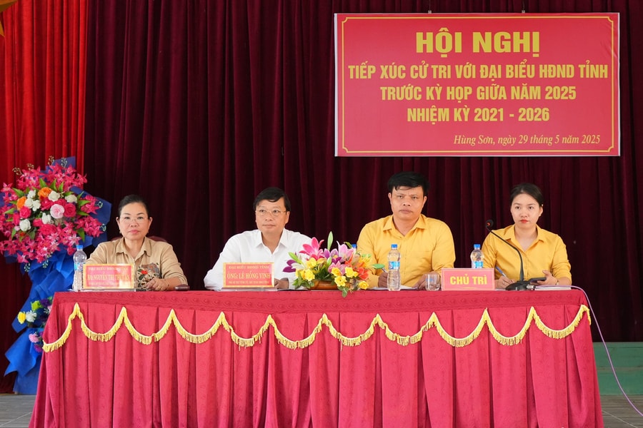 Chủ tịch UBND tỉnh Lê Hồng Vinh tiếp xúc cử tri huyện Anh Sơn