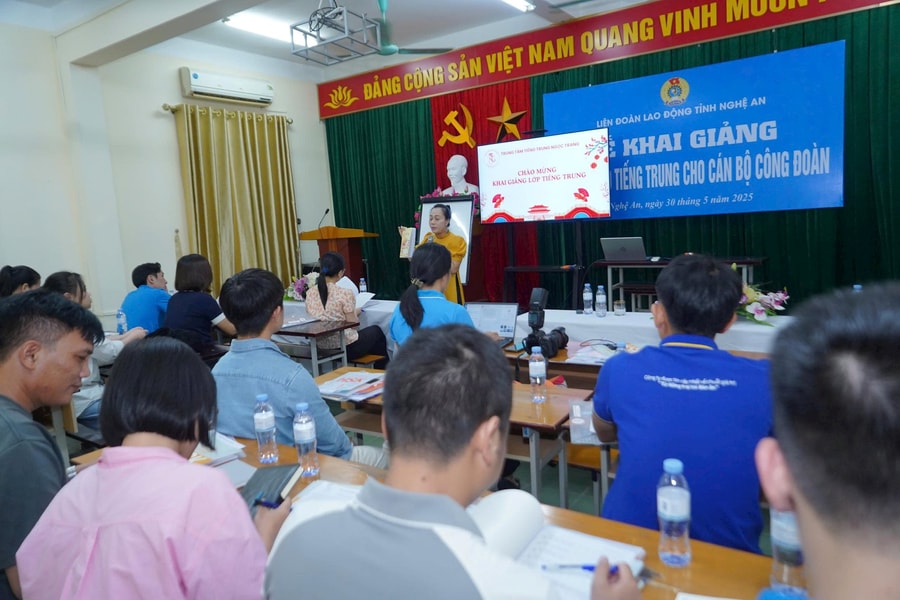 Khai giảng lớp tiếng Trung cho cán bộ công đoàn Nghệ An