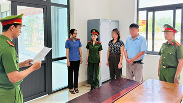 Khởi tố nguyên Chủ tịch và Kế toán xã chiếm đoạt tiền bảo vệ rừng