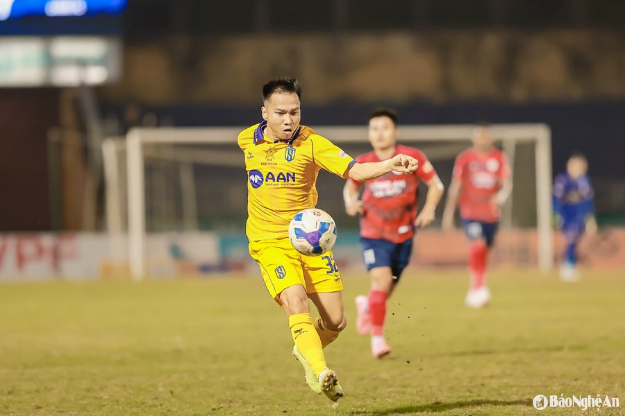 Kết thúc V-League 2024/25, Sông Lam Nghệ An giữ chân thành công Hồ Khắc Ngọc và Hoàng Văn Khánh