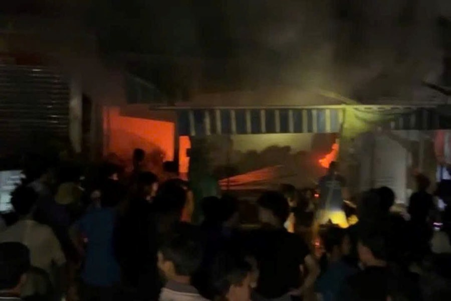 Cháy lớn trong đêm tại cửa hàng đồ gia dụng ở Đô Lương