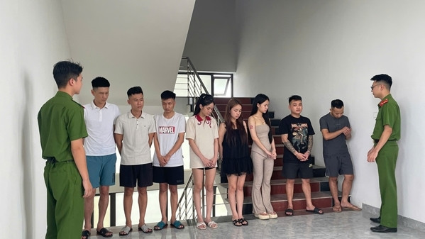 Thu giữ hơn 500 chiếc điện thoại tại chỗ ở của đối tượng nghiện ma túy