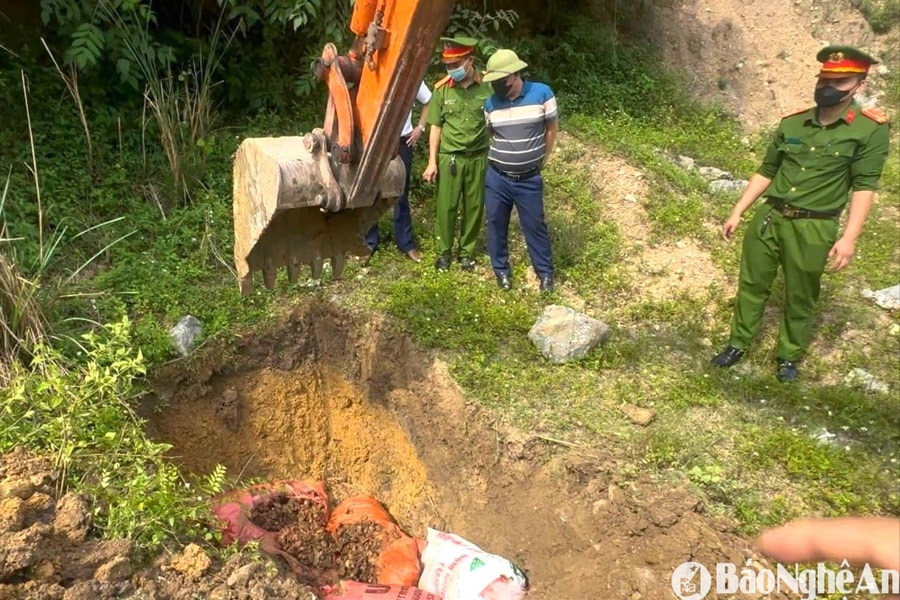 Nghệ An: Phát hiện đối tượng thu gom 400kg mỡ động vật đã bốc mùi hôi thối