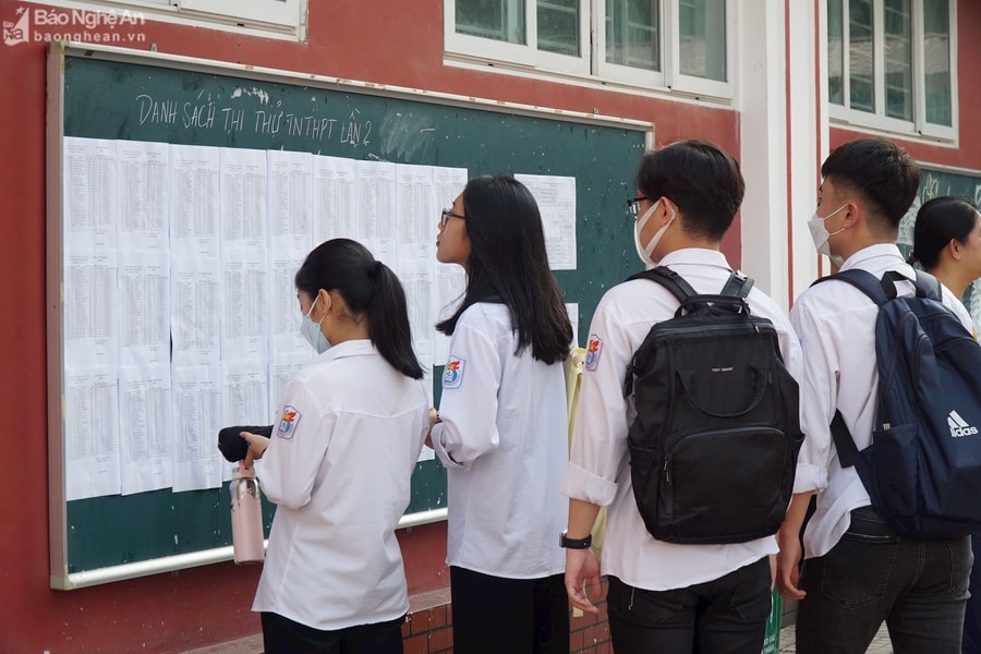 Bộ Giáo dục 'tuýt còi' các đại học bỏ tổ hợp C00