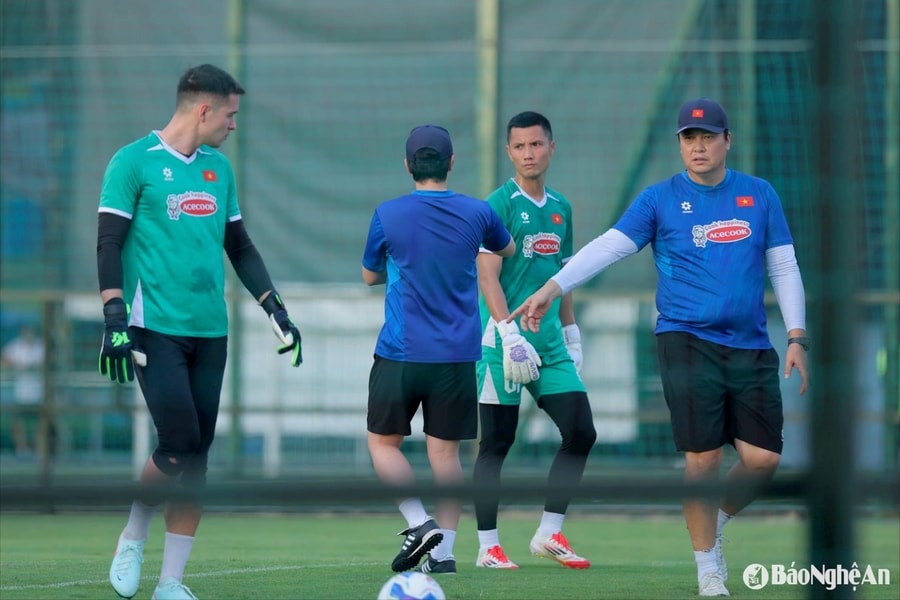 Ai sẽ trấn giữ khung thành tuyển Việt Nam trong trận gặp Malaysia?