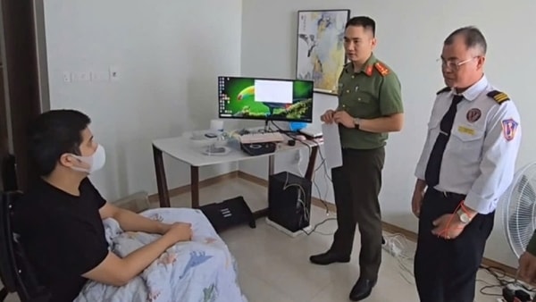 Phá đường dây sản xuất, buôn bán thiết bị điện tử giả mạo các thương hiệu nổi tiếng