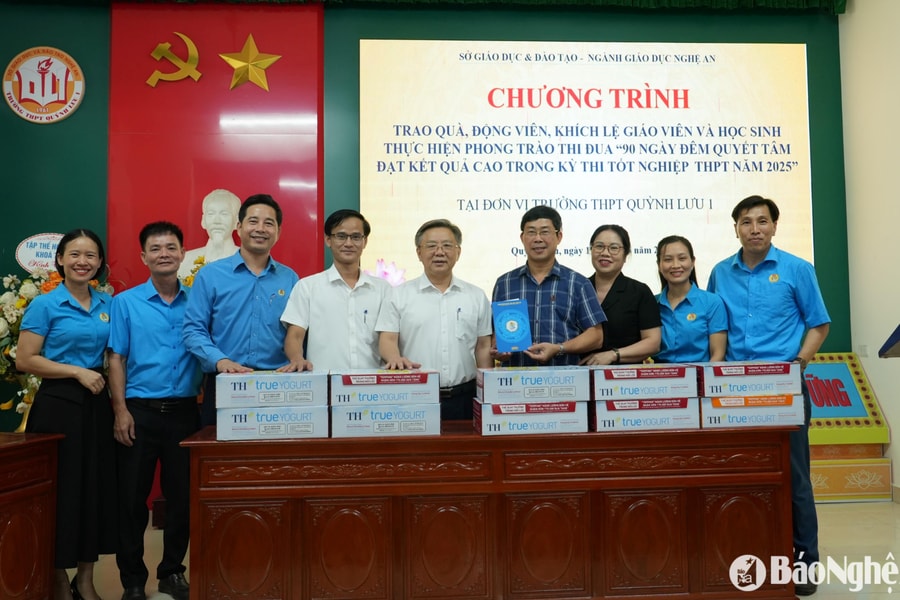 Ngành Giáo dục Nghệ An tặng quà, động viên giáo viên, học sinh lớp 12 ôn thi tốt nghiệp