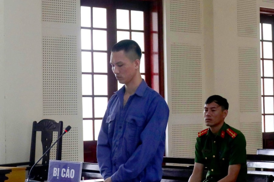 Vào tù vì lên mạng mua súng để… phòng thân