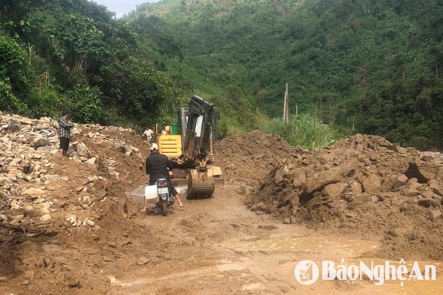Nghệ An: Quốc lộ 16 đoạn bị sạt lở tại huyện Tương Dương tạm thời thông xe dưới 7 tấn