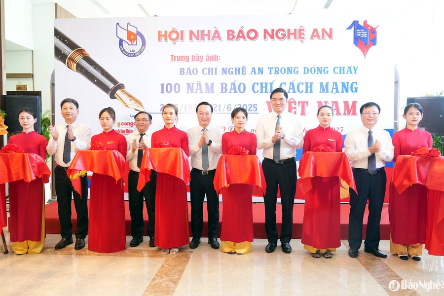 Triển lãm ảnh Báo chí Nghệ An trong dòng chảy 100 năm báo chí cách mạng Việt Nam