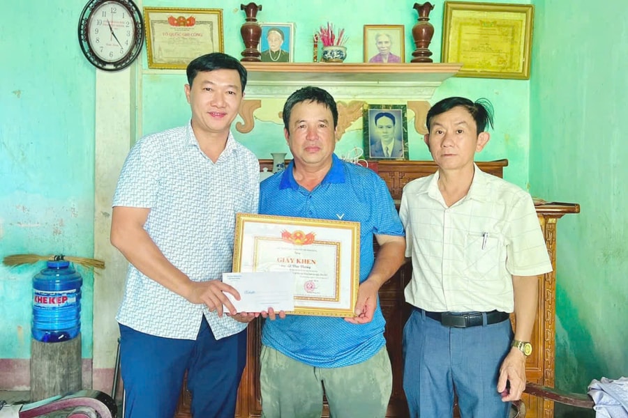 Biểu dương 2 người đàn ông dũng cảm cứu người đuối nước trên sông Lam