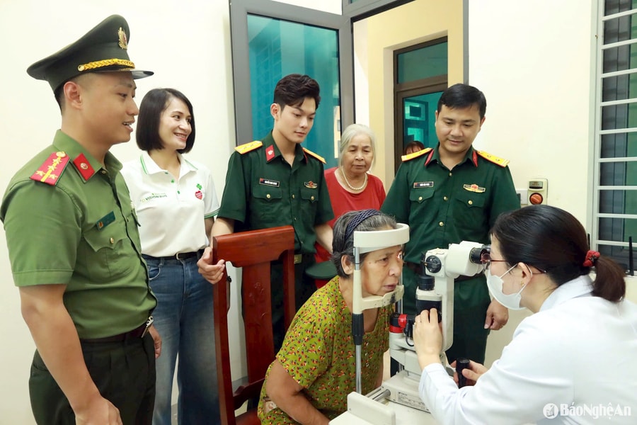 Tuổi trẻ lực lượng vũ trang Nghệ An ra quân hưởng ứng Ngày cao điểm chiến dịch Hành quân xanh 2025